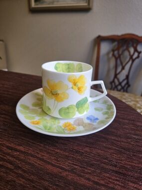 Mikasa Bone China "Water Lilies Yellow" Teacup and Saucer Set